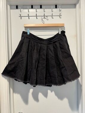 GAP Black Pleated Denim Mini Skirt - size 12